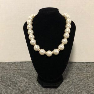 White Pearls Fashion Necklace